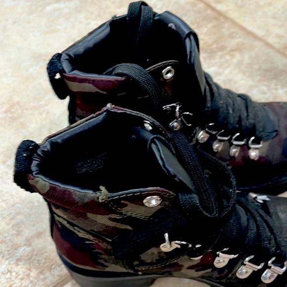 Steve Madden Bumper Camo Platform Hiking Boot. Size 6 - Picture 12 of 13